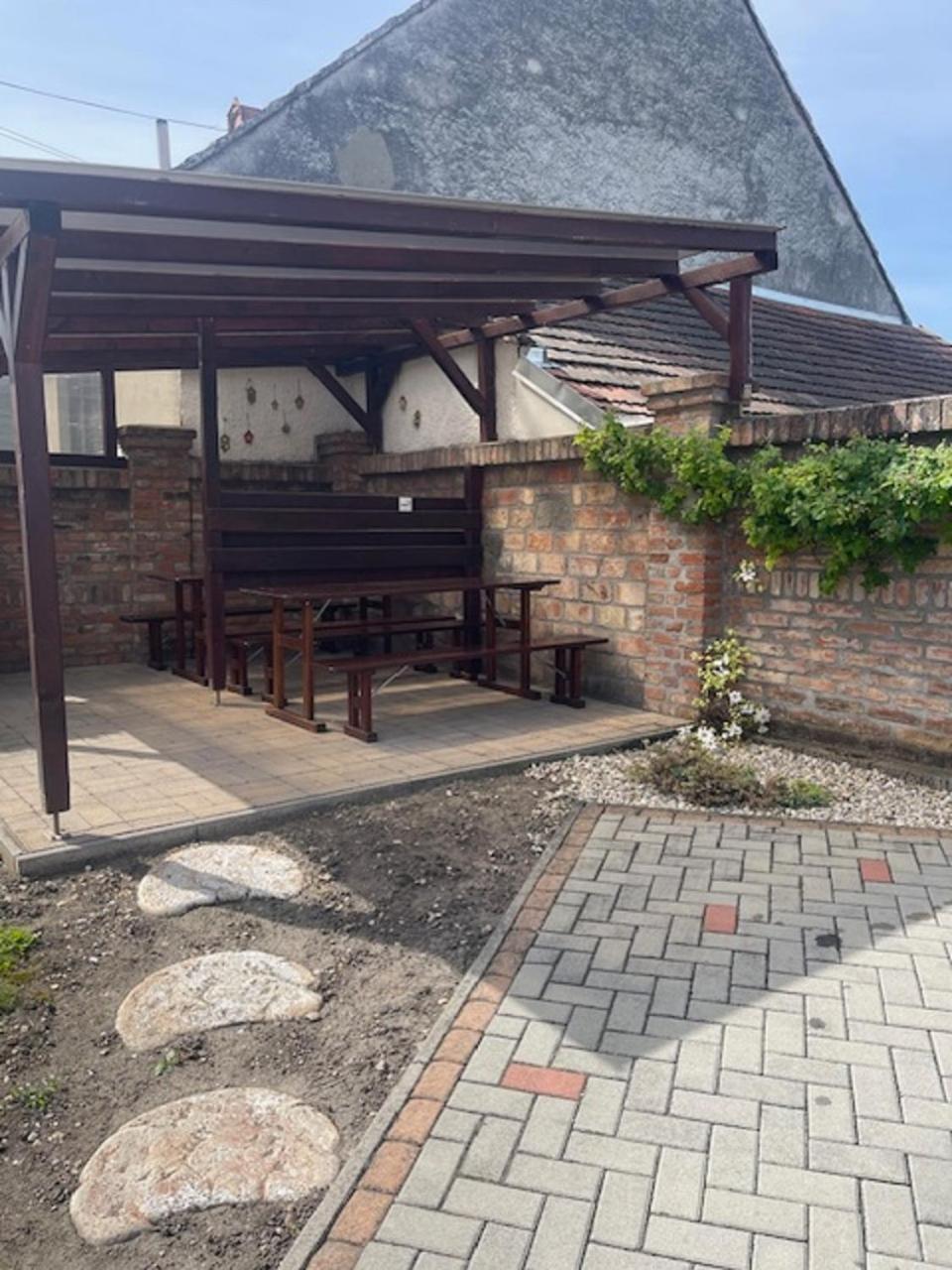 Cherry Apartmanhaz Sárvár 外观 照片