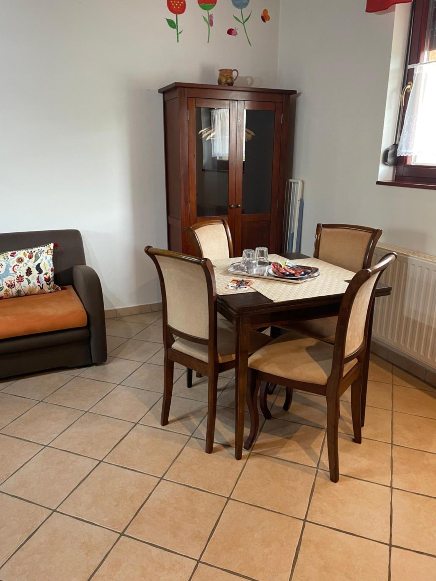 Cherry Apartmanhaz Sárvár 外观 照片