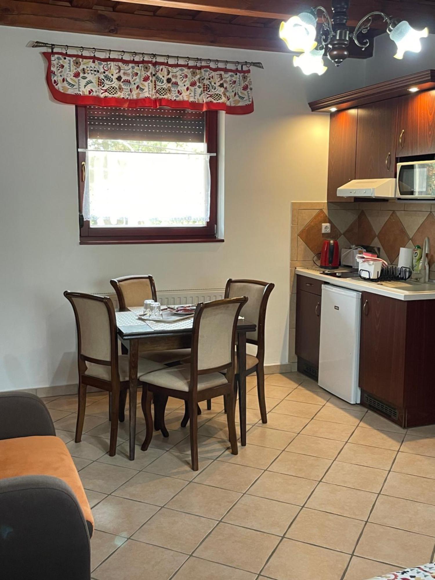 Cherry Apartmanhaz Sárvár 外观 照片